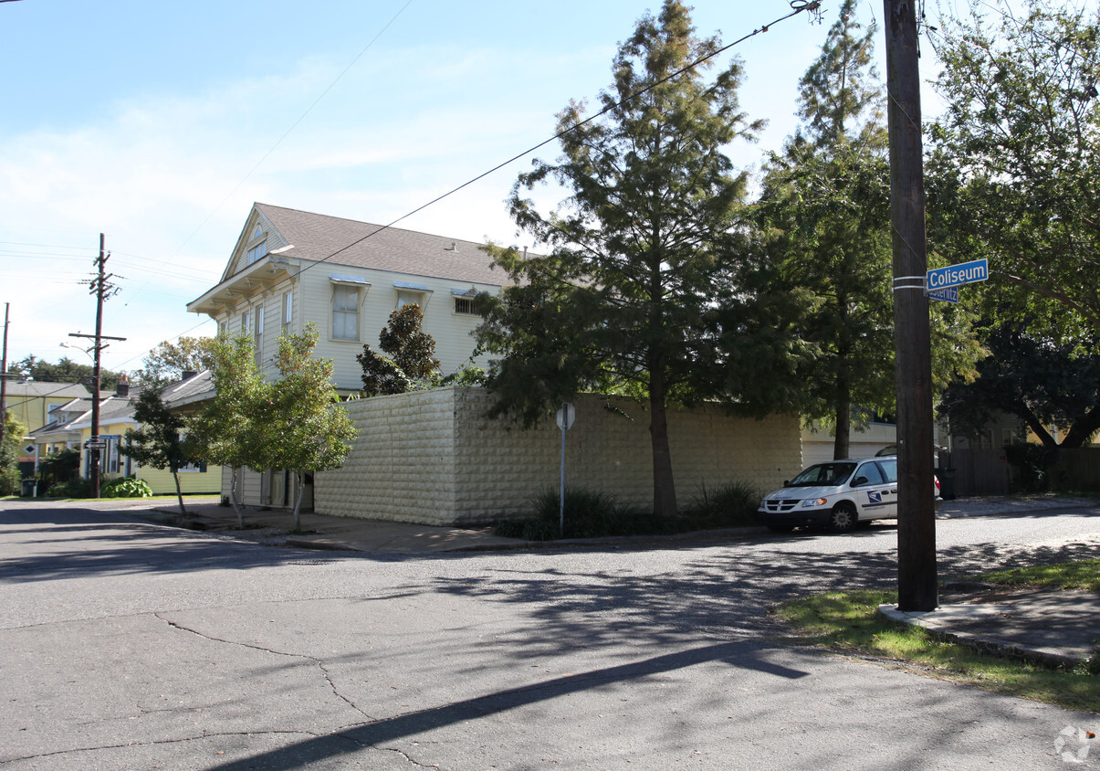 Building Photo - 3900 Coliseum St