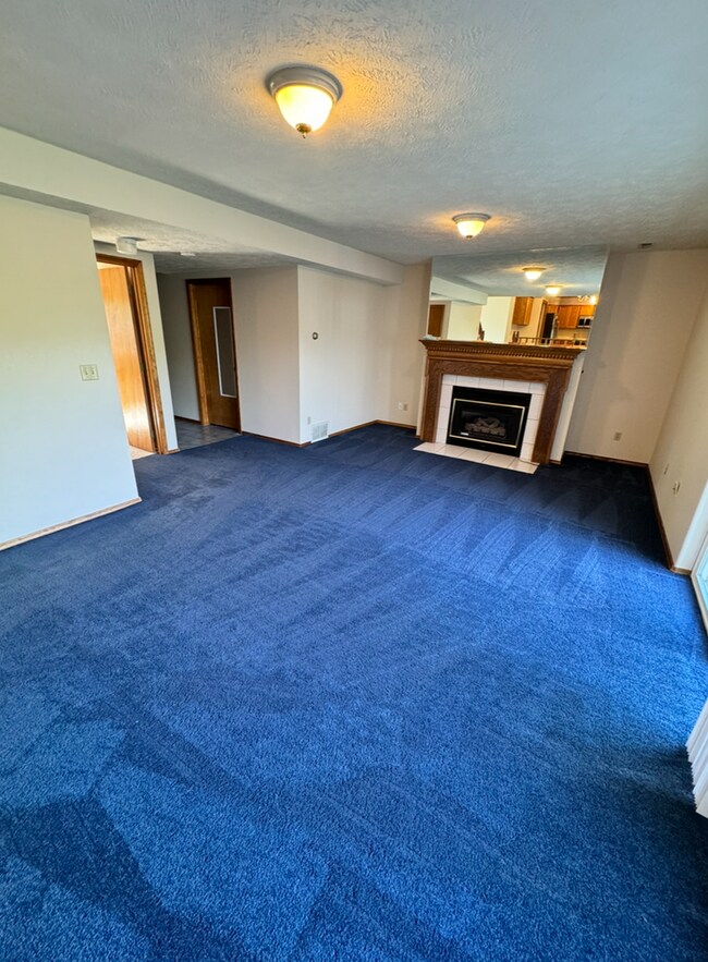 Building Photo - Available Now! Beautiful Valley Home!