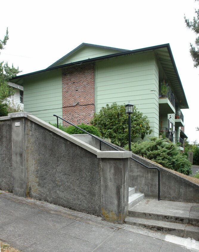 Building Photo - 319 NE 62nd Ave
