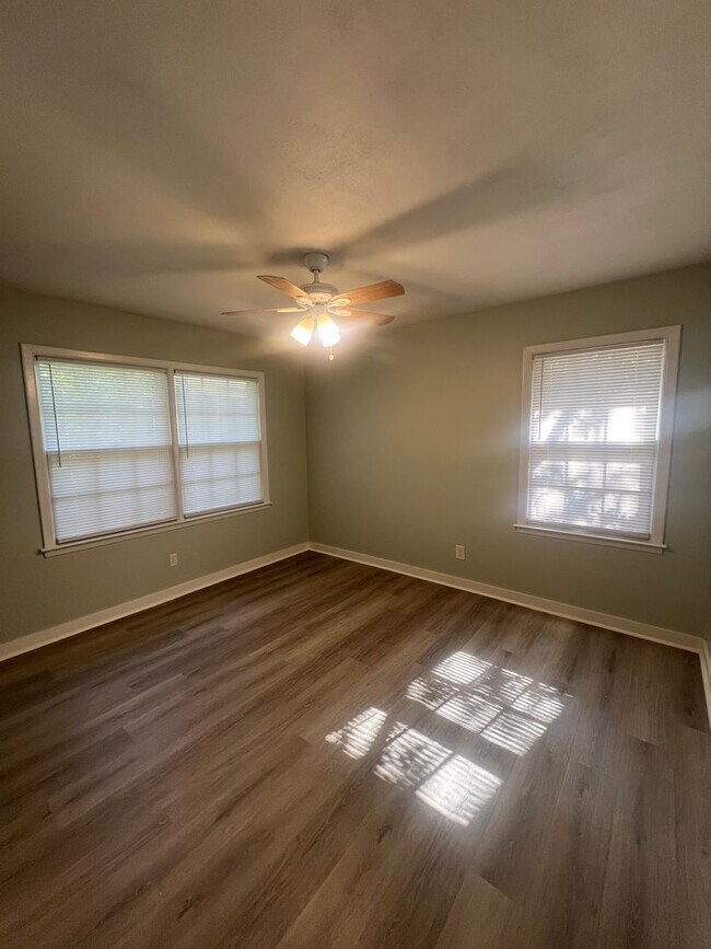 Building Photo - Charming 2BR/2BA Bungalow in Historic Garden City