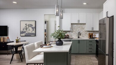 Building Photo - Broadstone Overlands