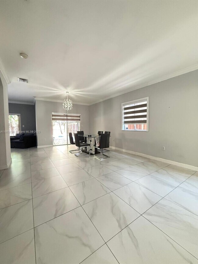 Foto del edificio - 239 SE 31st Terrace