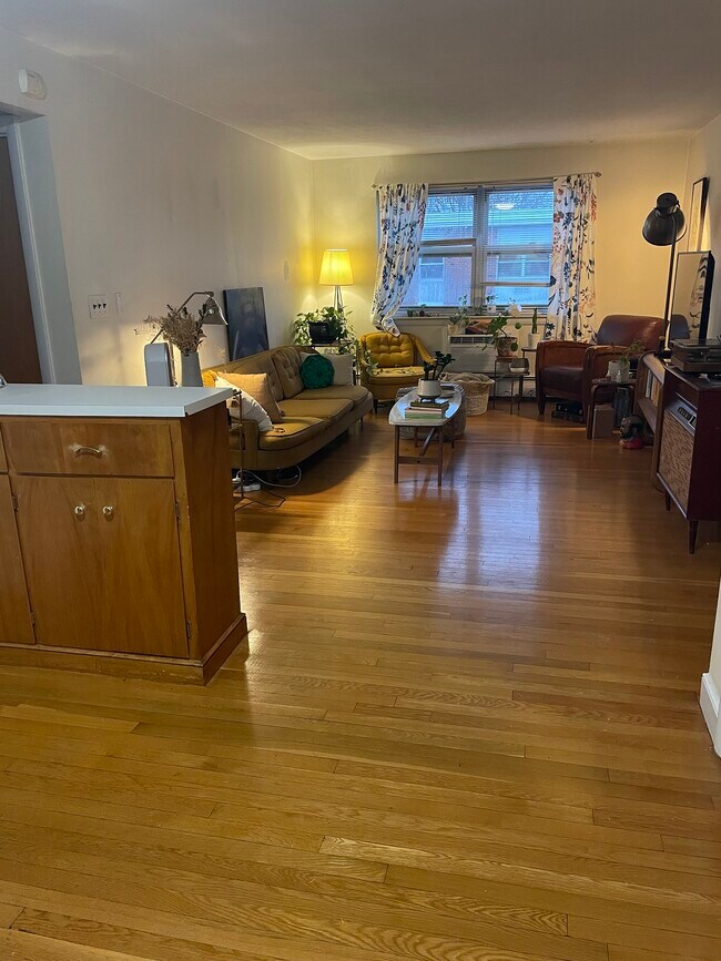 Foto del edificio - 8 Commonwealth Ct