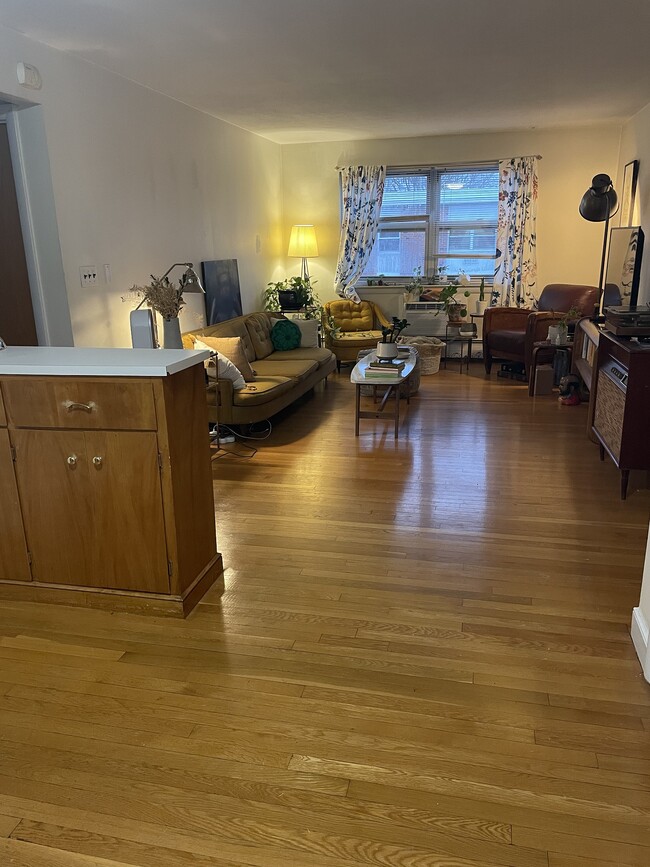 Building Photo - 8 Commonwealth Ct