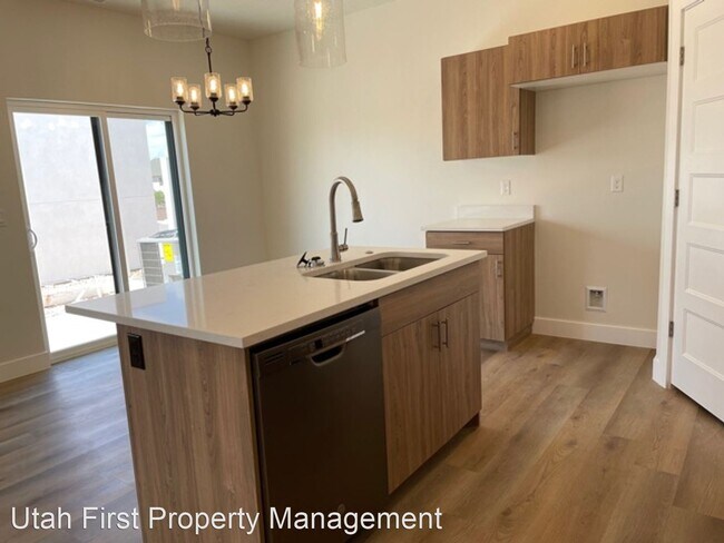 Building Photo - 3 br, 2.5 bath House - 287 W 1425 N #14