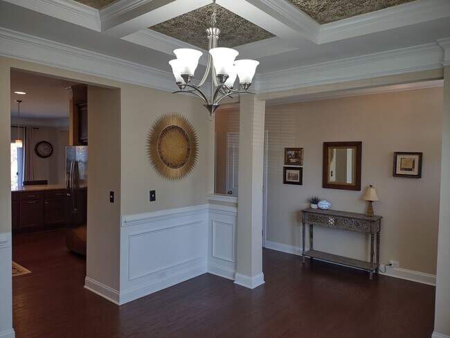 Foto del edificio - Amazing Four Bedroom Home with GREAT Commu...