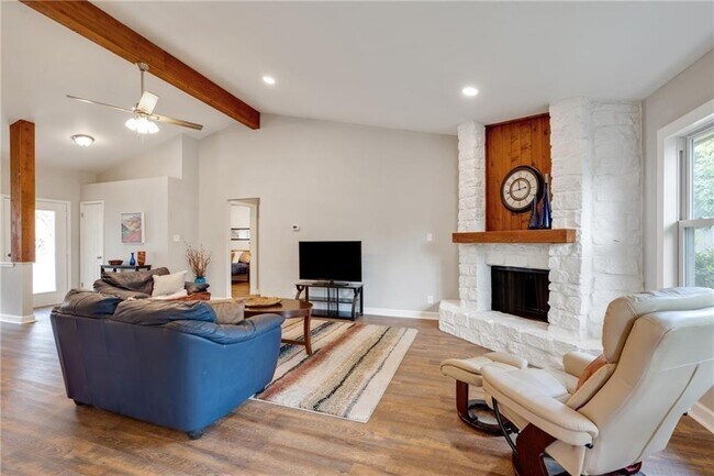 Building Photo - 501 Elm Ct