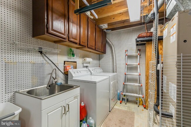 Foto del edificio - 9239 Redbridge Ct