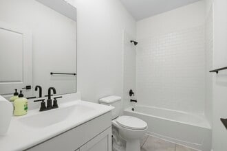Building Photo - 8427 Bay Rdg Cir