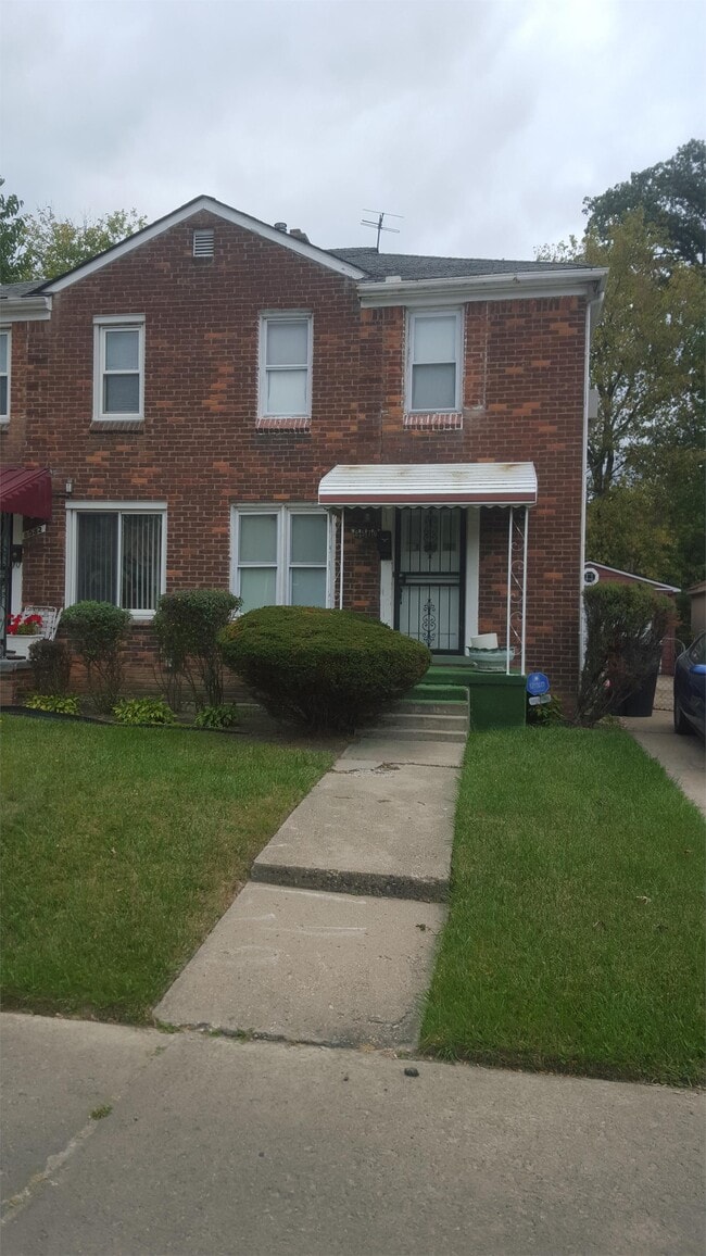 Building Photo - 8576 Manor St