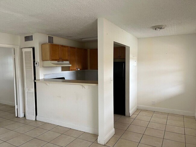 Foto del edificio - ONE BEDROOM APT FOR RENT IN OAKLAND PARK