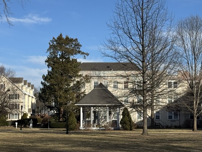 Foto del edificio - 138 Woodside Green