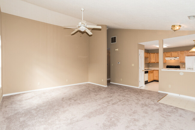 Building Photo - 3 Bedroom Condo in Franklin Township