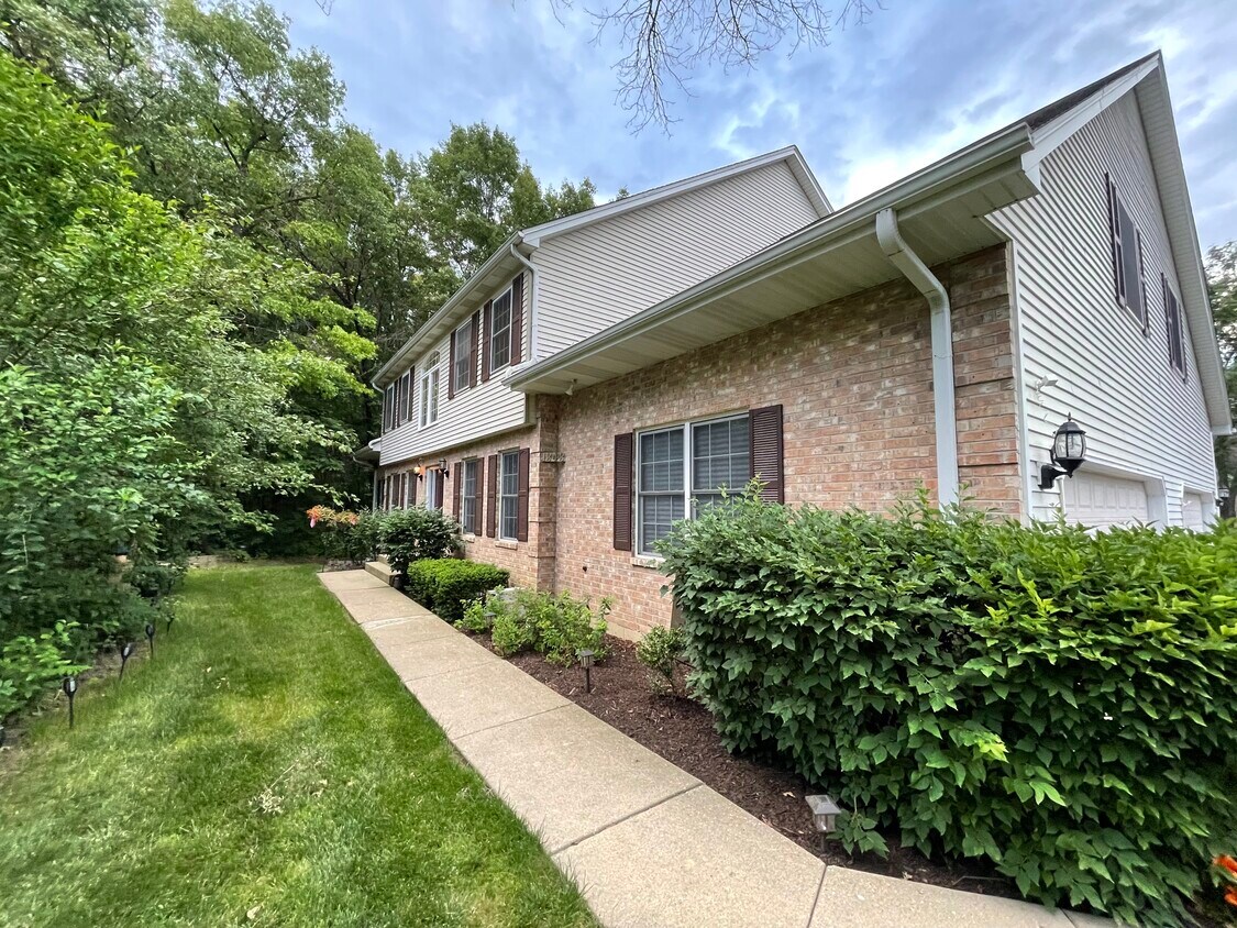 Primary Photo - 1343 Laurel Oaks Dr