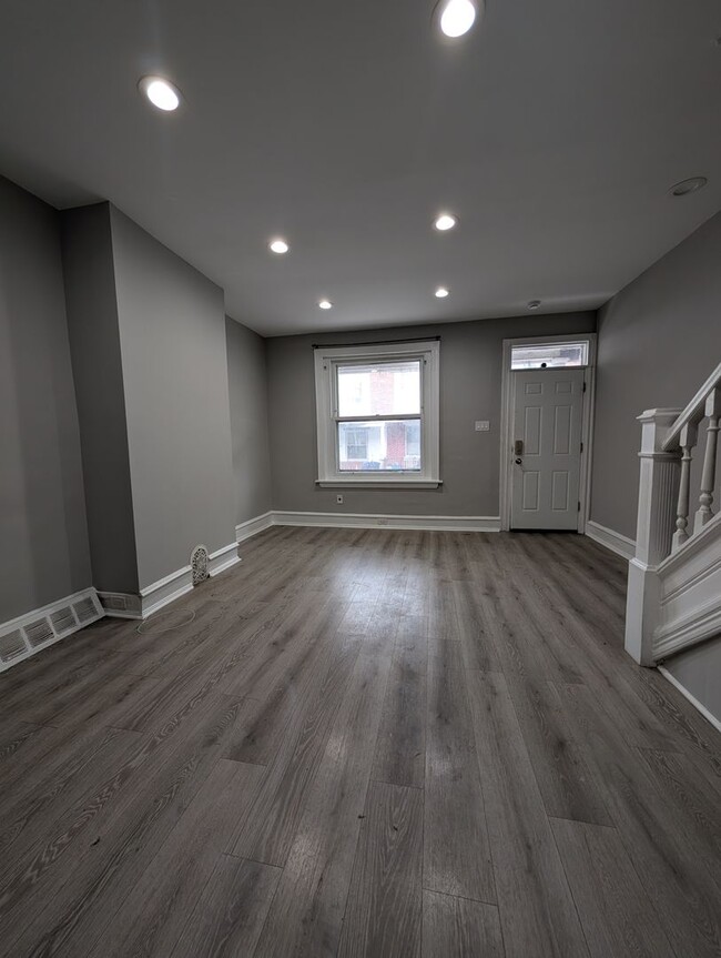 Building Photo - Now Showing!