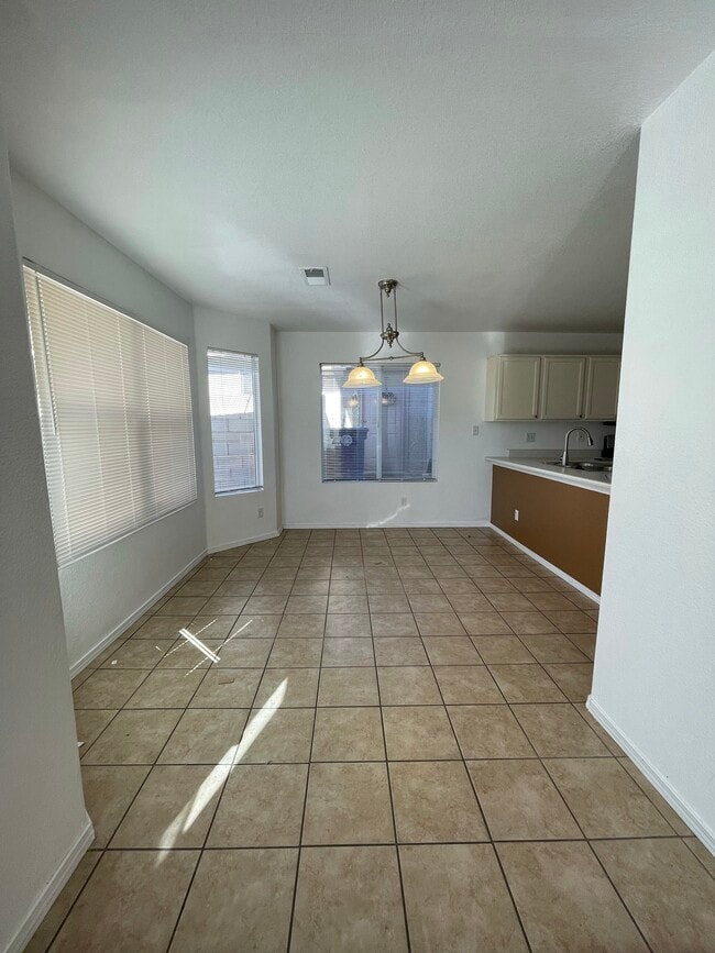Building Photo - 667 Vista Luna Ln SW