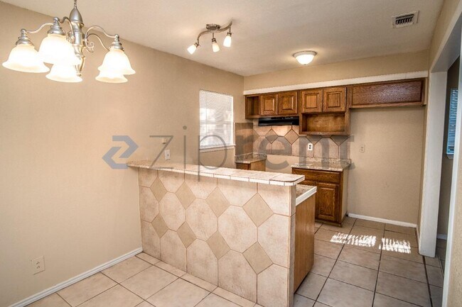 Foto del edificio - 6916 Shady Grove Dr