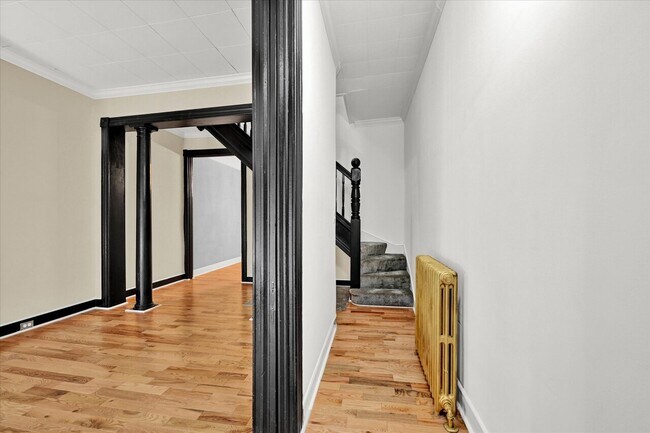 Foto del edificio - 1832 N Bond St