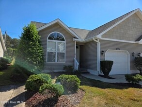 Building Photo - 521 Village Green Dr