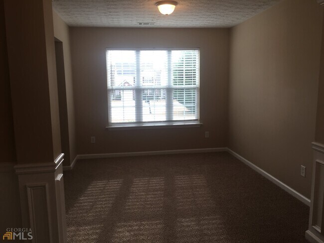 Foto del edificio - 9429 Lakeview Rd