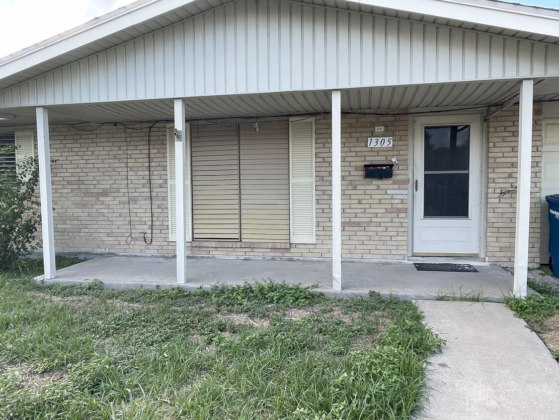 Primary Photo - 1305 Peterson Dr