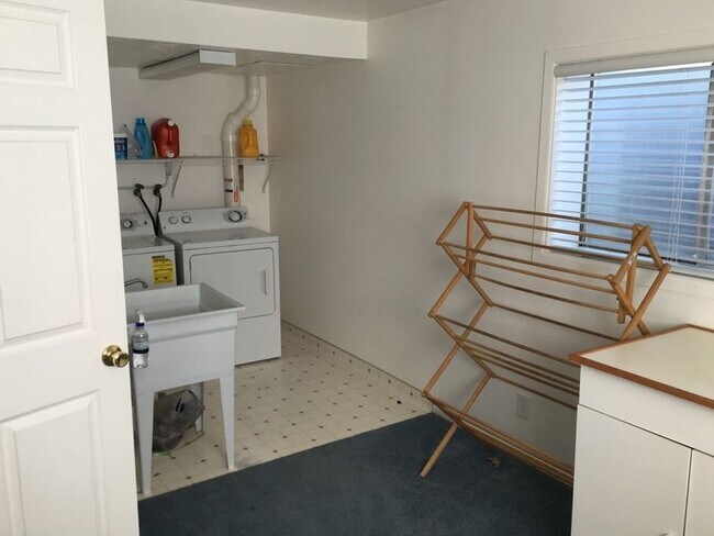 Foto del edificio - 1263 E Cedar View Dr