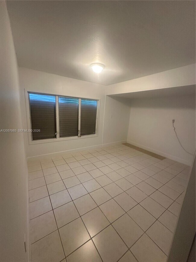 Foto del edificio - 3404 SW 14th St