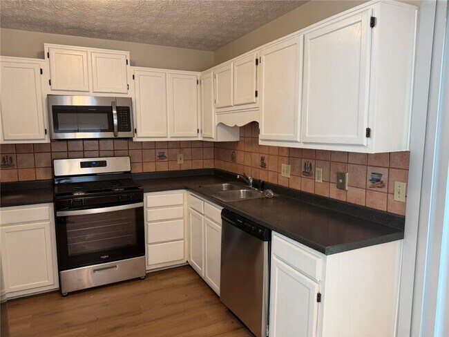 Building Photo - 1819 Cres Hill Dr NW