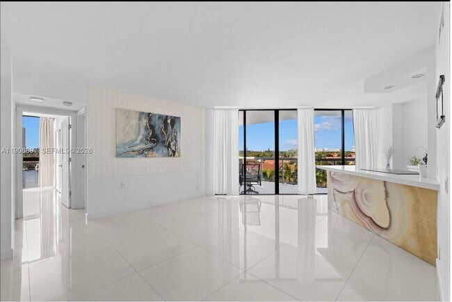 Foto del edificio - 3610 Yacht Club Dr