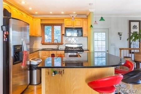 Foto del edificio - 208-14 15th Ave