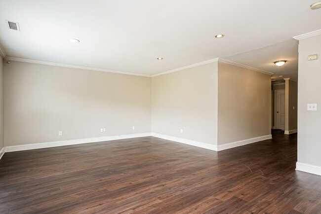 Building Photo - 535 Kerriann Ln