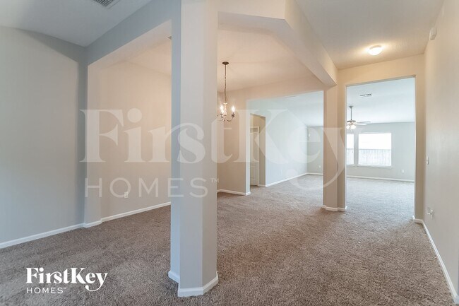 Building Photo - 2878 Woodstone Dr