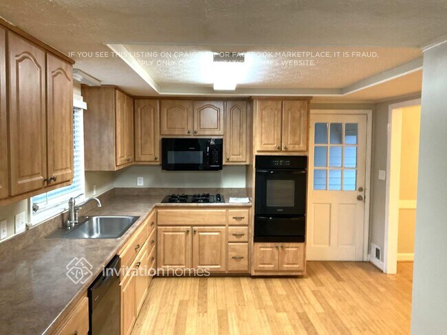 Foto del edificio - 4620 Hames Terrace NW