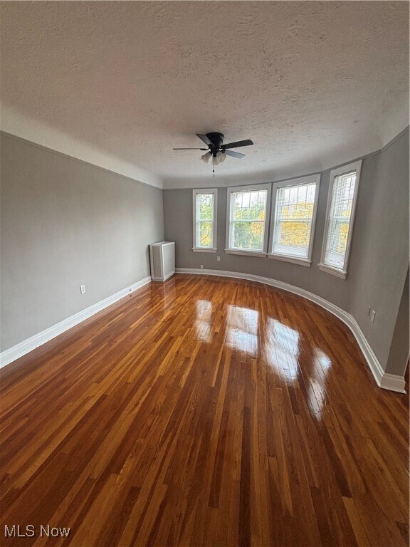 Foto del edificio - 9907 Lake Ave