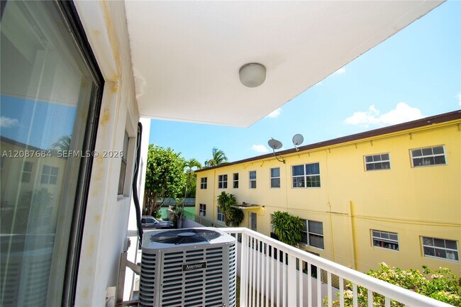 Foto del edificio - 130 S Shore Dr