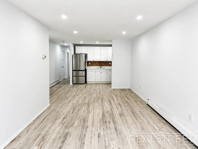 Building Photo - 294 Tompkins Ave