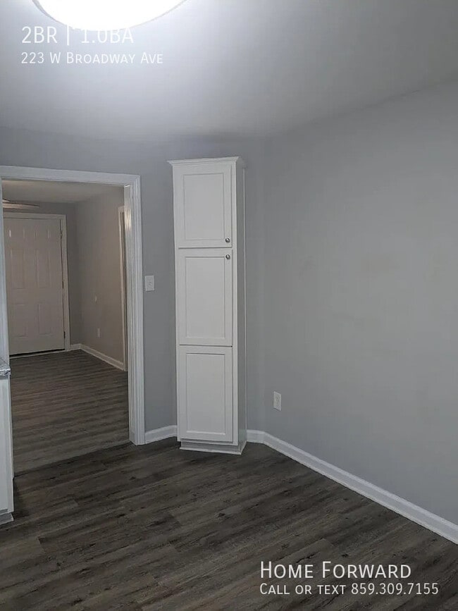 Building Photo - 223 W Broadway Ave