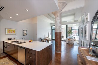 Building Photo - 725 Johnson Ct