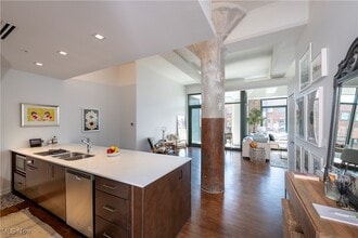 Building Photo - 725 Johnson Ct