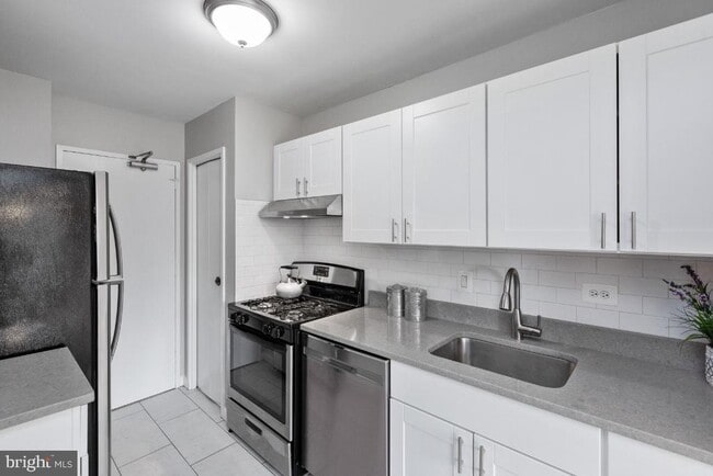 Building Photo - 1900 Lyttonsville Rd