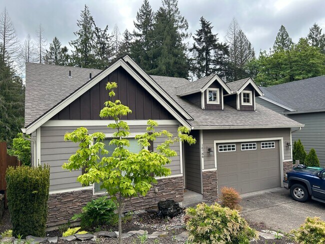 Building Photo - One Level and Backs To Greenspace