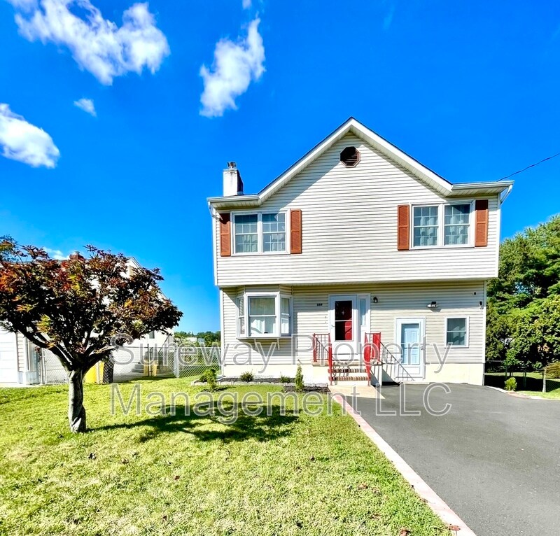 Primary Photo - 339 Collier Ave