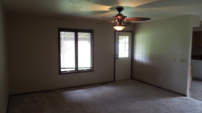 Foto del edificio - Beautiful 3 bedroom/2 bathroom for home $1...