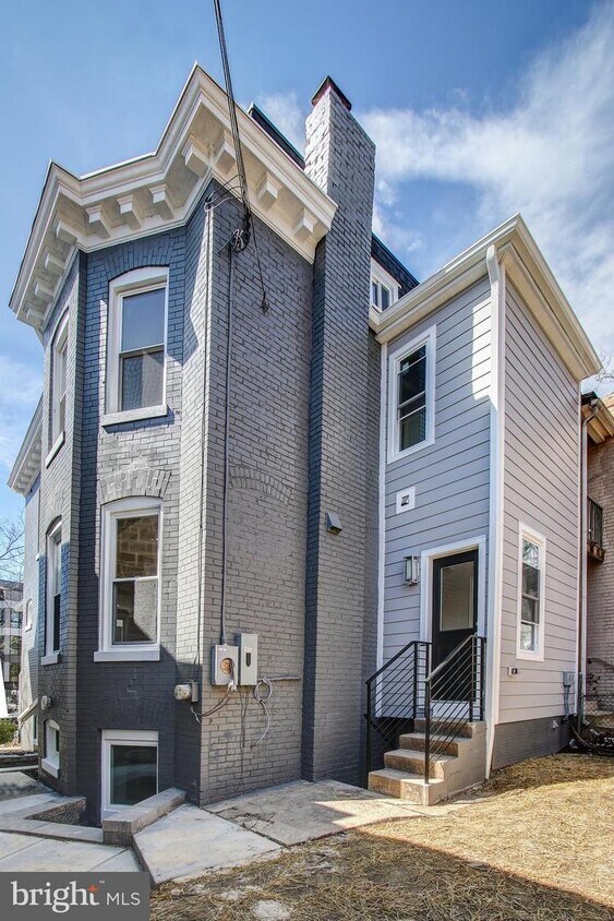 Primary Photo - 4429 Georgia Ave NW