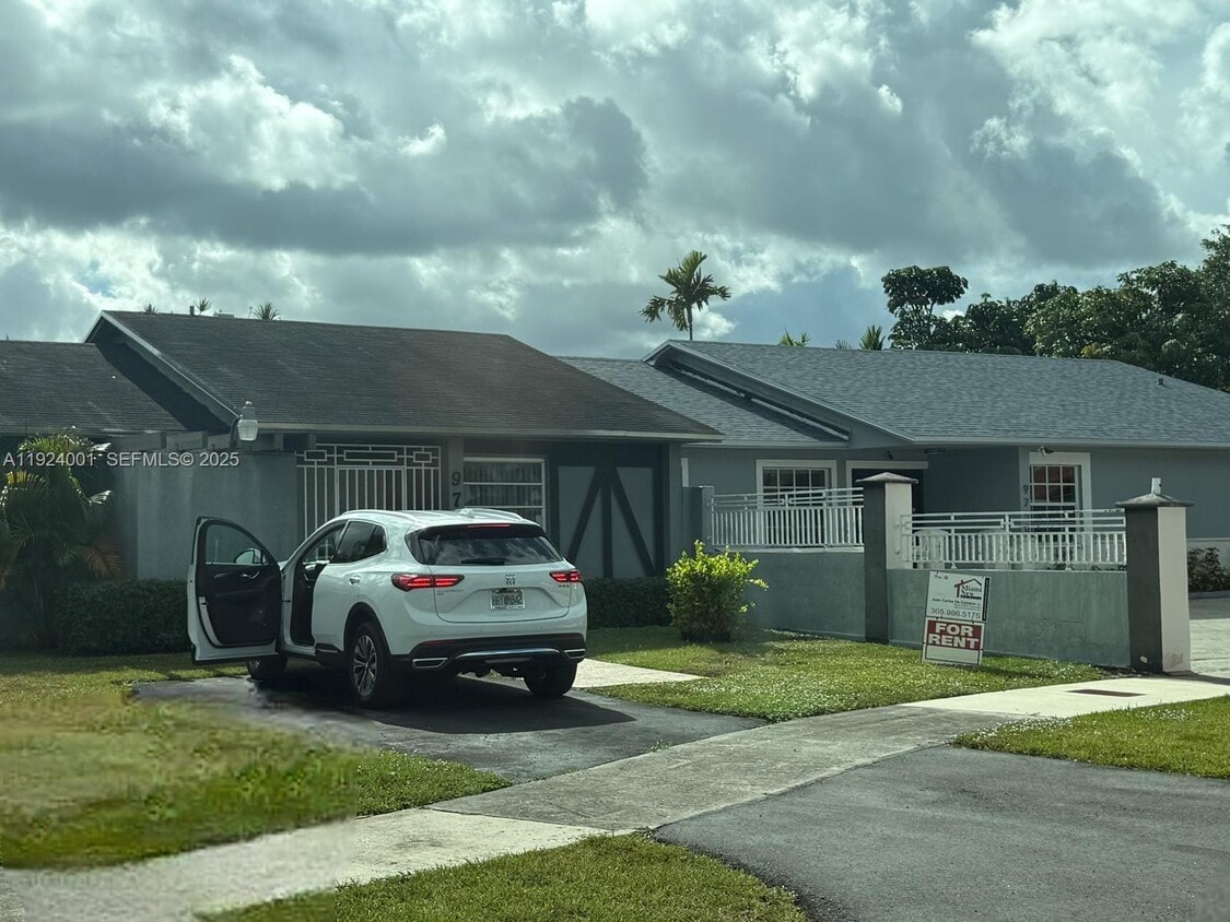 Foto principal - 9754 SW 1st Terrace