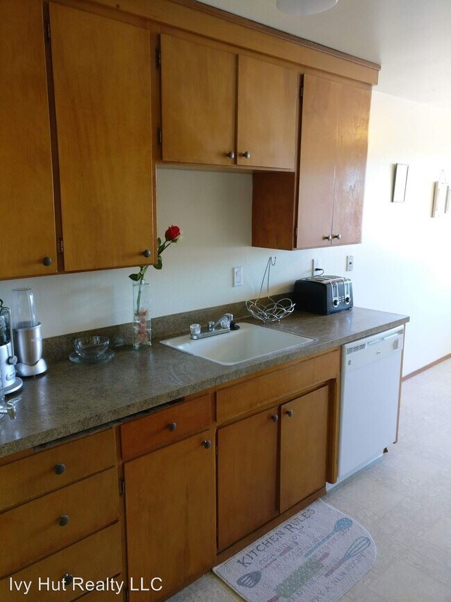 Building Photo - 10506 Bridgeport Way SW