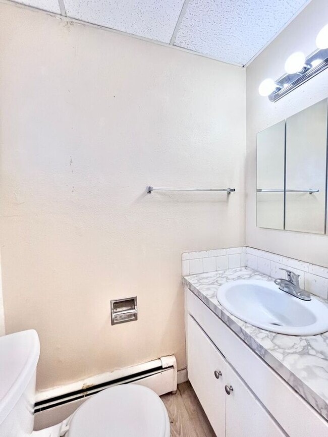 Building Photo - Beautiful 2 Bedroom Town Home!