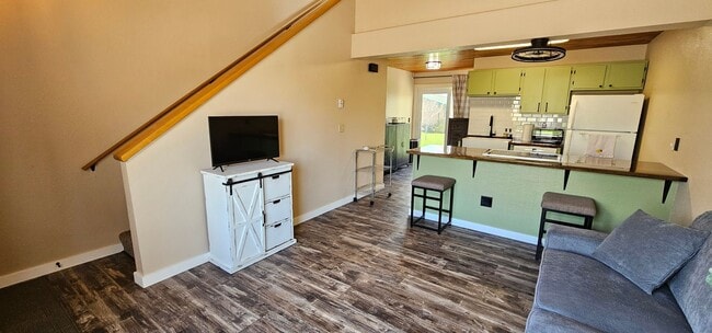 Foto del edificio - Fully Furnished, All Utilities Included, Dog Friendly 1 Bed 1 Bath Available Now!