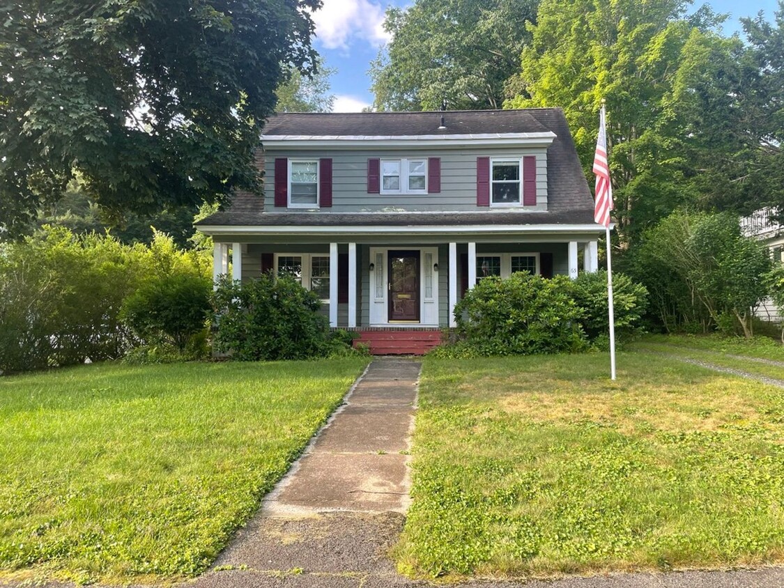 Primary Photo - Beautiful Single Family Home in Highly Des...