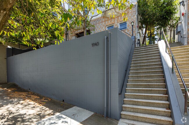 Entrada - 1145 Green St